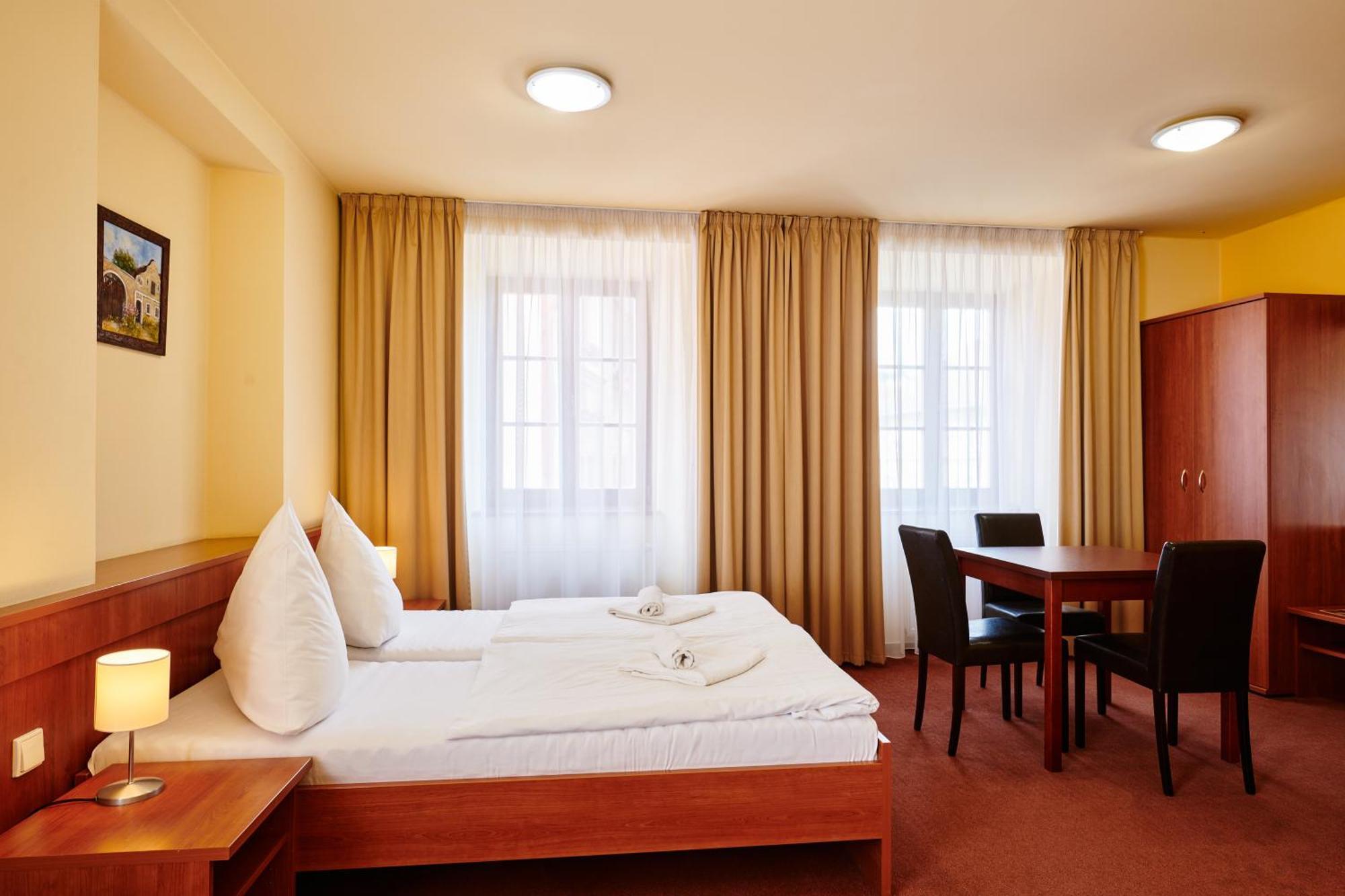 וימפרק Hotel Zlata Hvezda מראה חיצוני תמונה